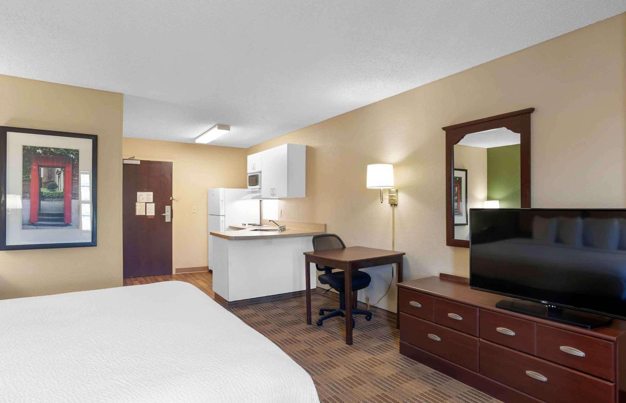 Extended America - Chicago - - Convention Center Schaumburg
